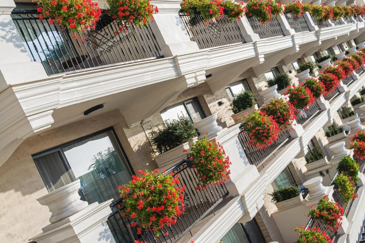 Casa Di Fiore Spa And Medical Hotel, Mineral Pools & Private Beach Kranevo Exterior photo The Hotel's balconies
