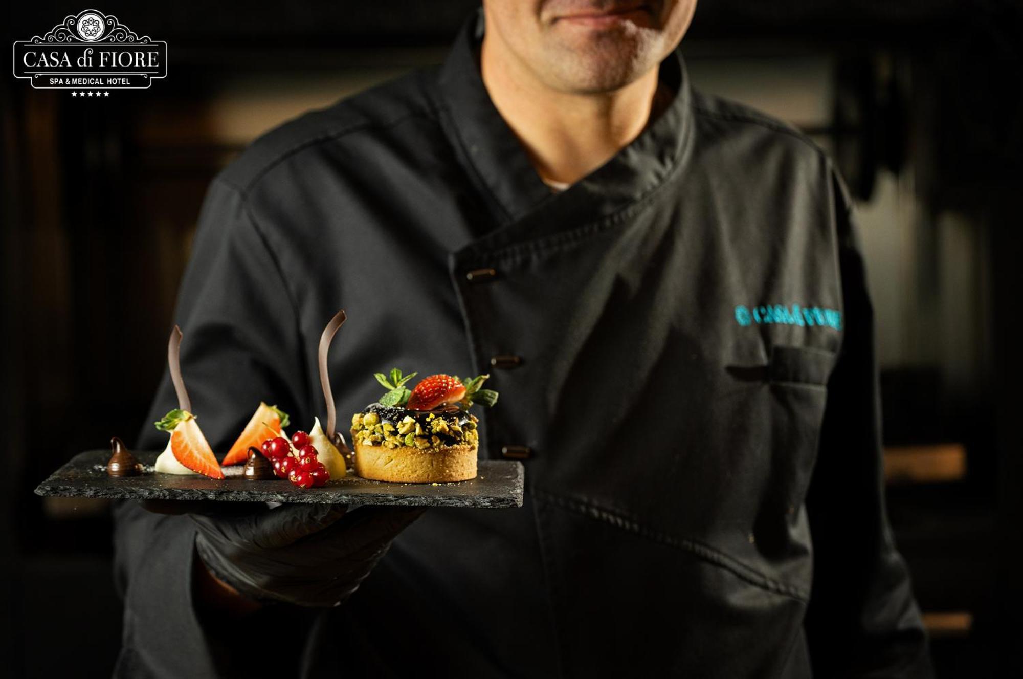 Casa Di Fiore Spa And Medical Hotel, Mineral Pools & Private Beach Kranevo Exterior photo Chef with a dessert
