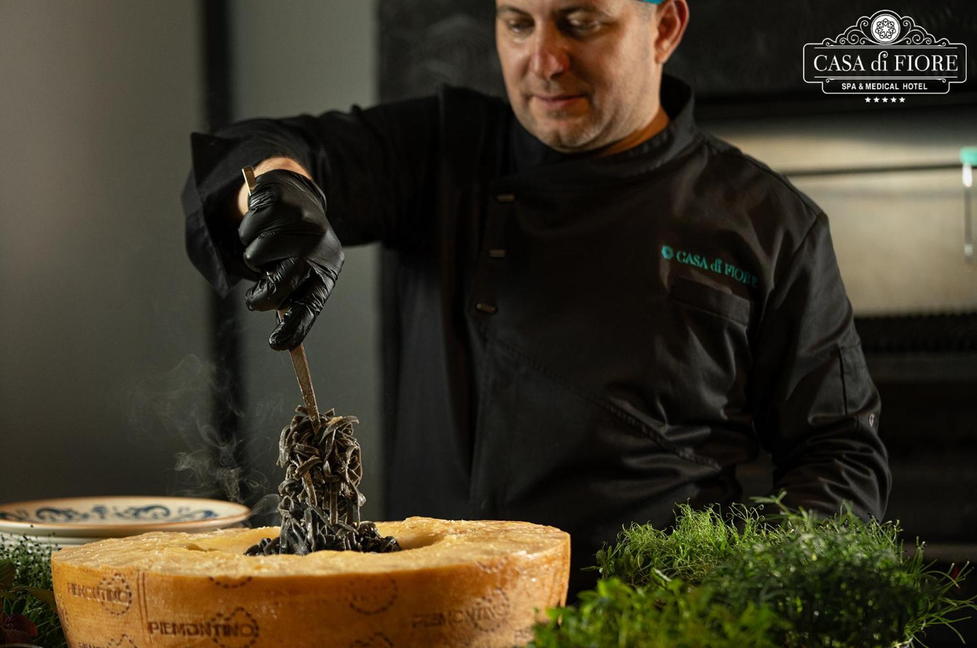 Casa Di Fiore Spa And Medical Hotel, Mineral Pools & Private Beach Kranevo Exterior photo Chef using black truffle