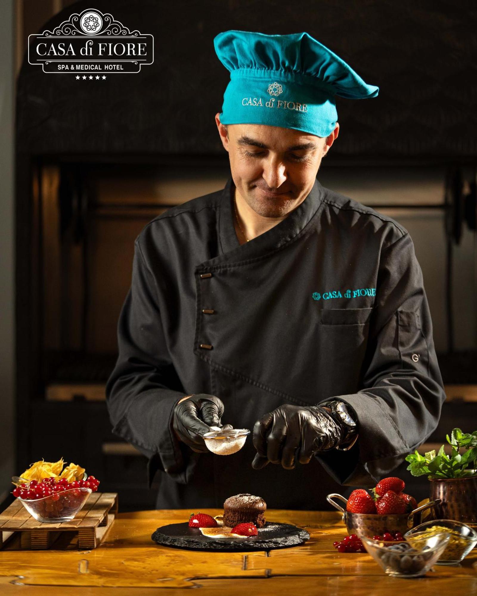 Casa Di Fiore Spa And Medical Hotel, Mineral Pools & Private Beach Kranevo Exterior photo A chef preparing food